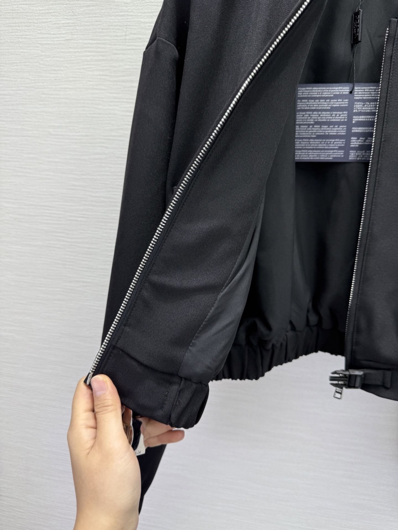 Pra*a outwear